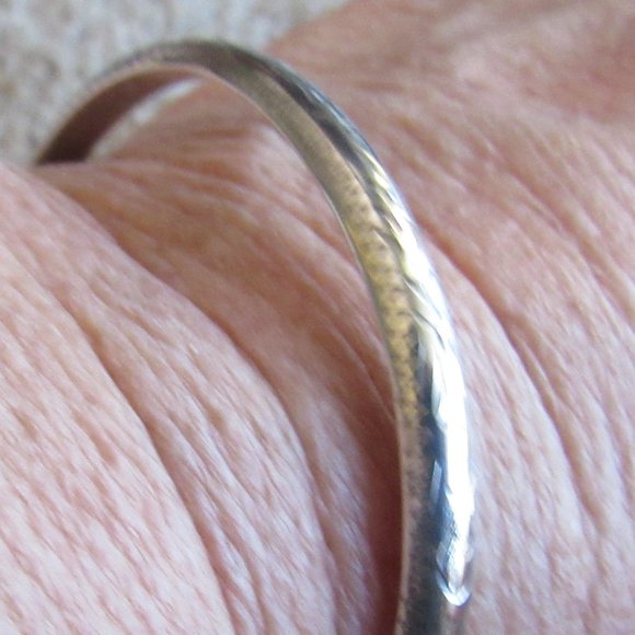 Vintage Sterling Silver Bangle with Safety Chain. - Picture 5 of 6